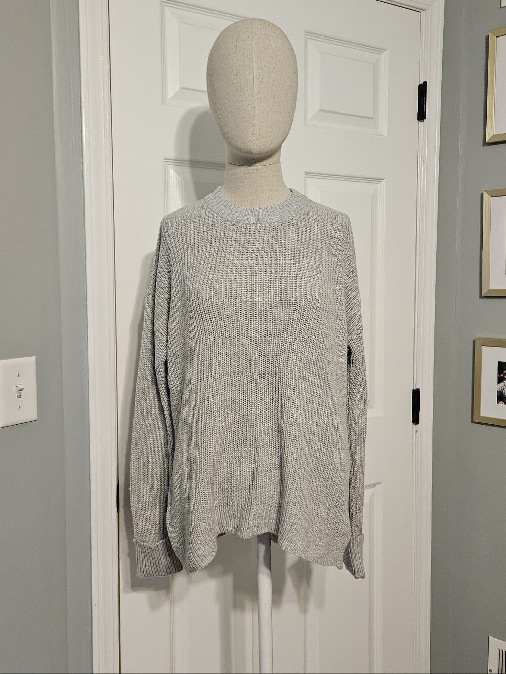 American Eagle Outfitters Light Gray Crewneck Sweater
